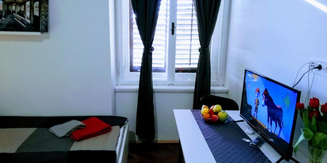 Pula Center Green Park Apartments And Rooms Exterior foto