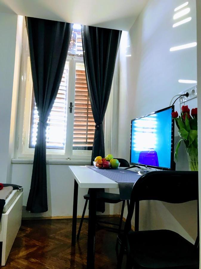 Pula Center Green Park Apartments And Rooms Exterior foto